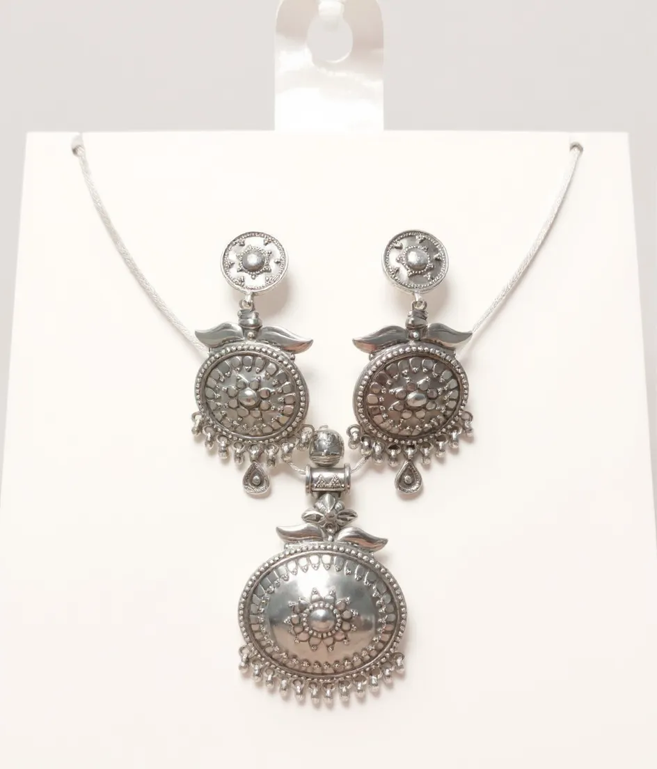 Pendant set